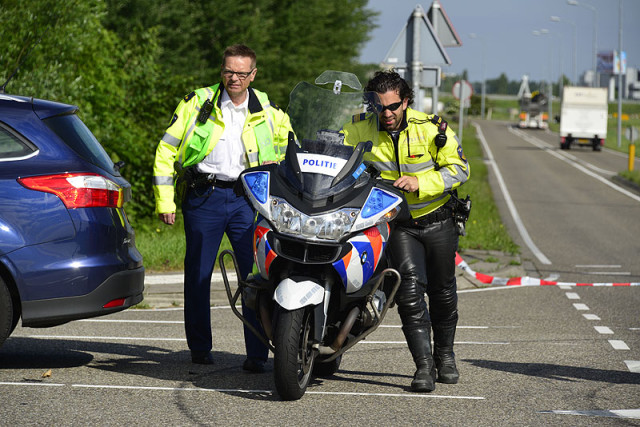 Rozenburg NH: Motorrijdster ernstig gewond na aanrijding